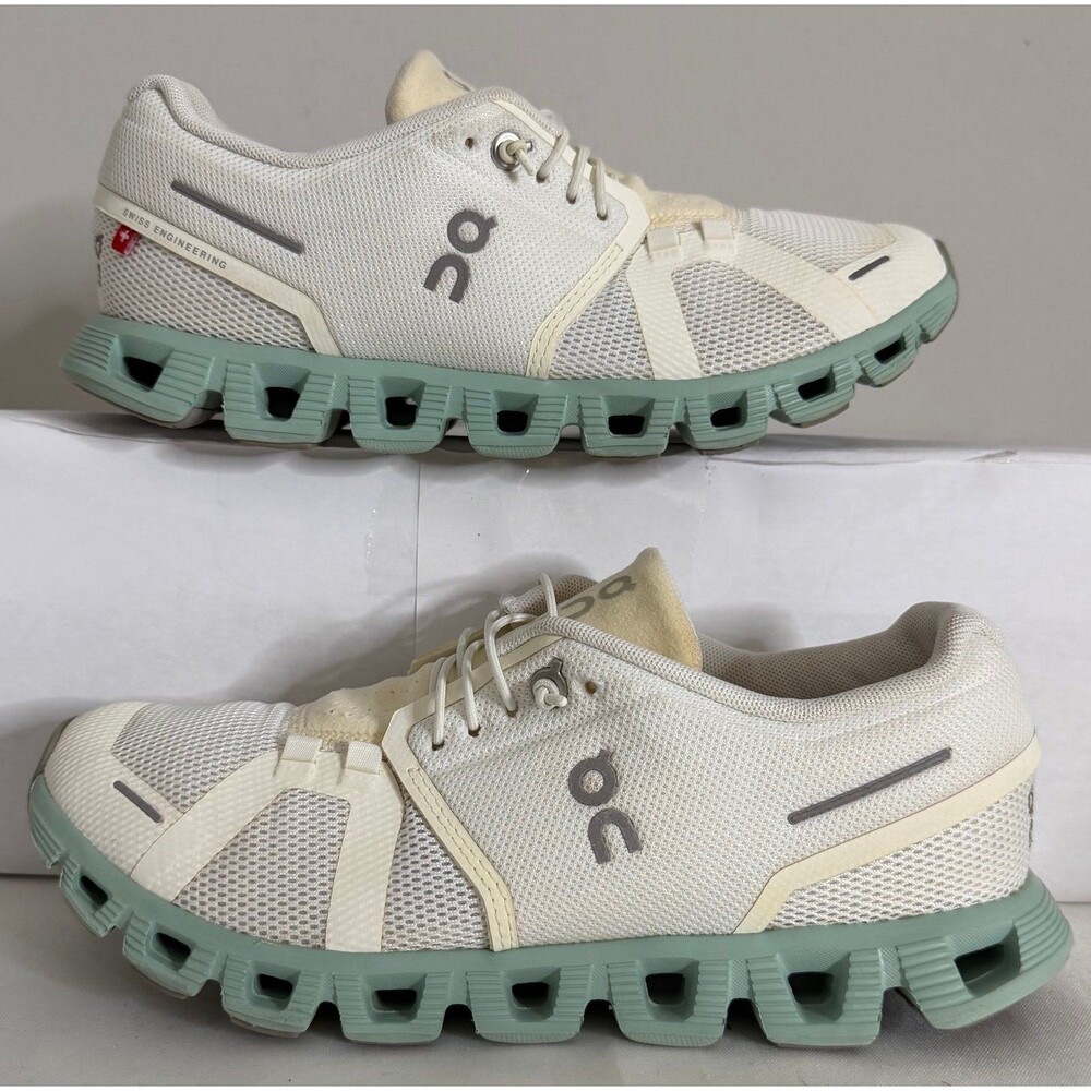 On Women's Cloud 5 Terry Sneakers Glacier/White Women’s Size 7.5